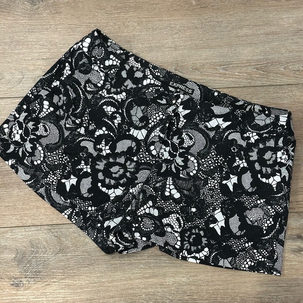 Express Silky Soft Dressy Shorts, Black & White Lace Print, Size 6